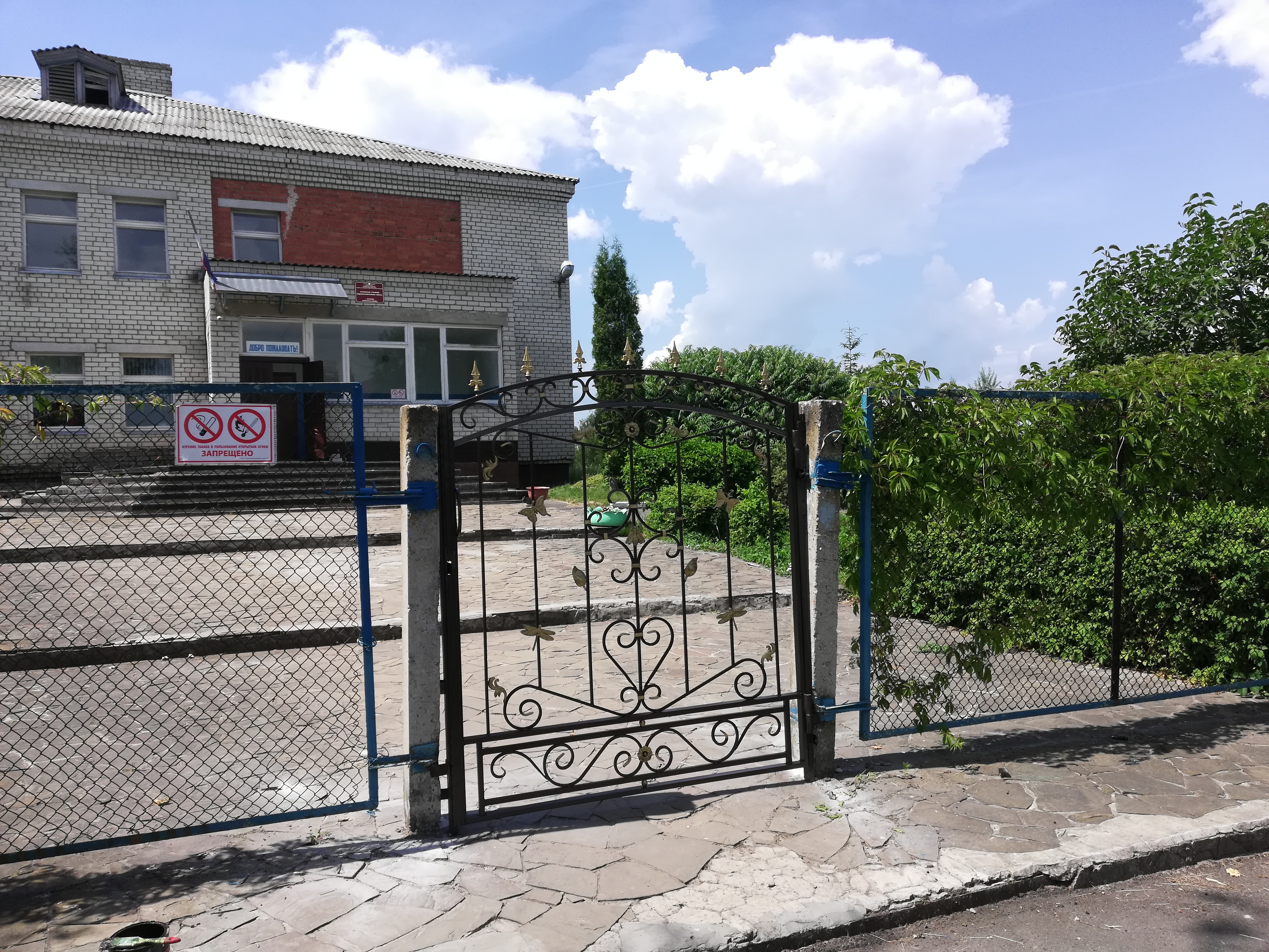 Фотография школы.